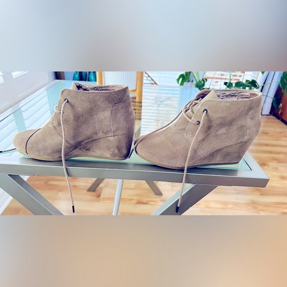 Toms Ankle Boot Size 8 Beige - Picture 3 of 9